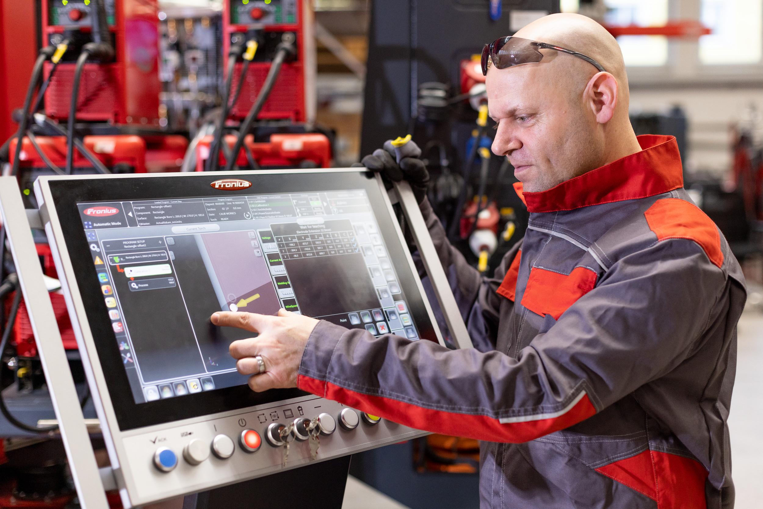 The Perfect Partner for Overlay Welding: Fronius Welding Automation