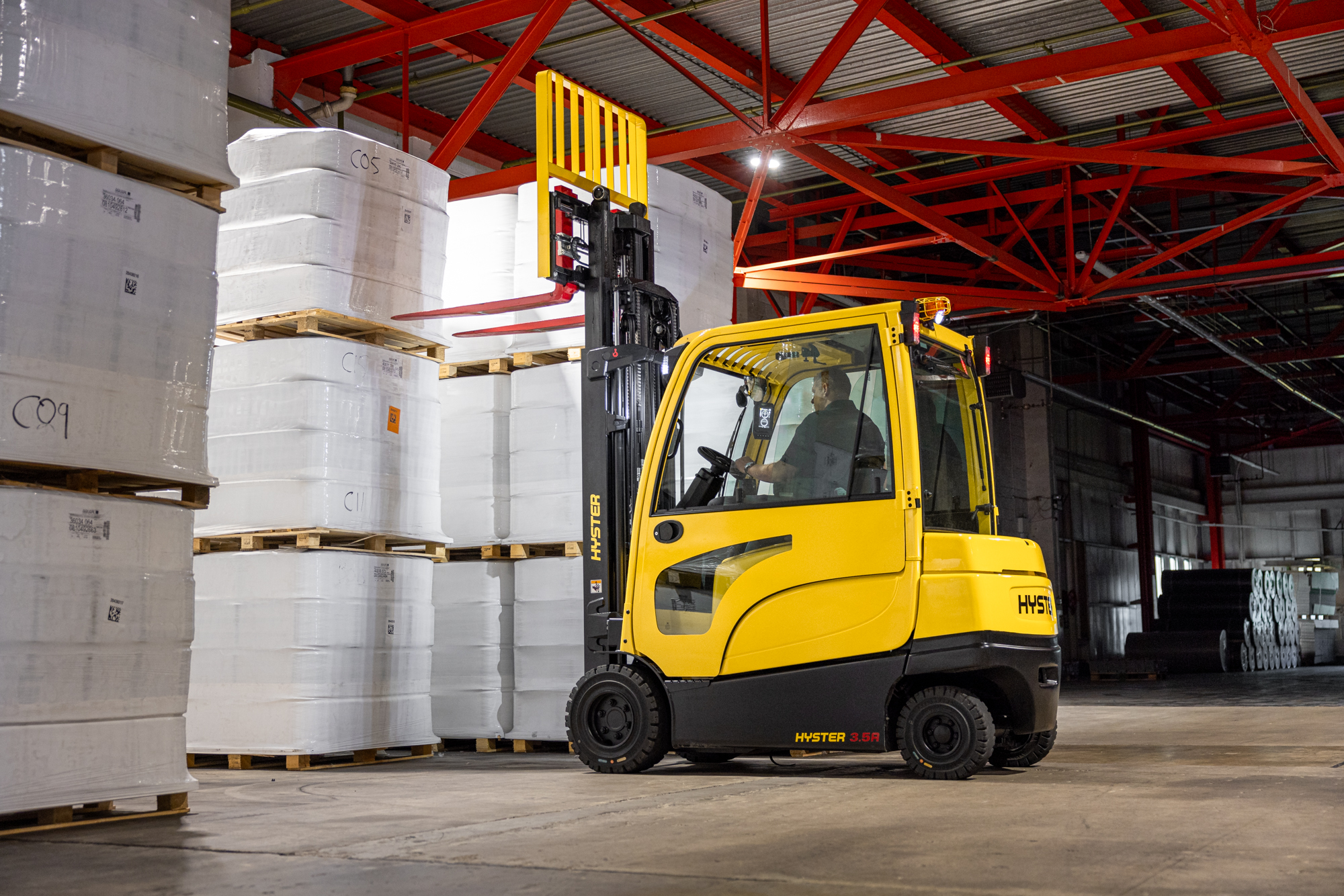 Hyster upgrades product line with durable electric model for demanding outdoor and indoor applications